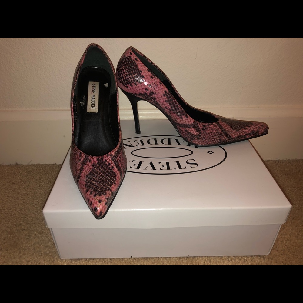 Vintage Steve Madden Alligator Pumps